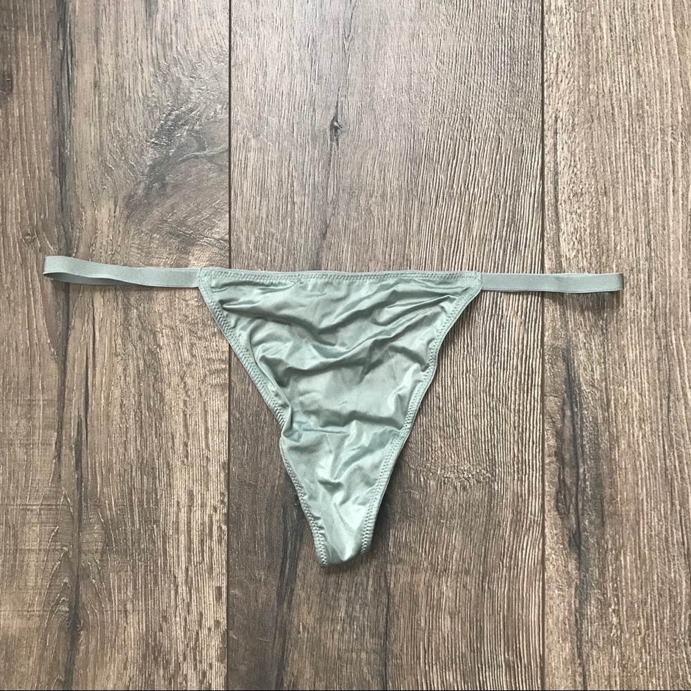 🆕 Victoria’s Secret V-String Panty